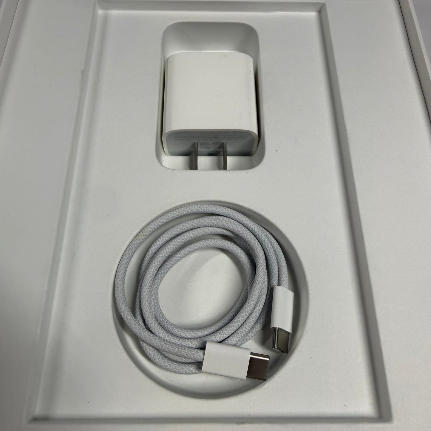 Unlocked Apple iPad Pro 13" M5 256GB Space Black ME7W4LL/A